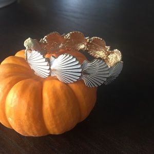 Shell shaped bracelet